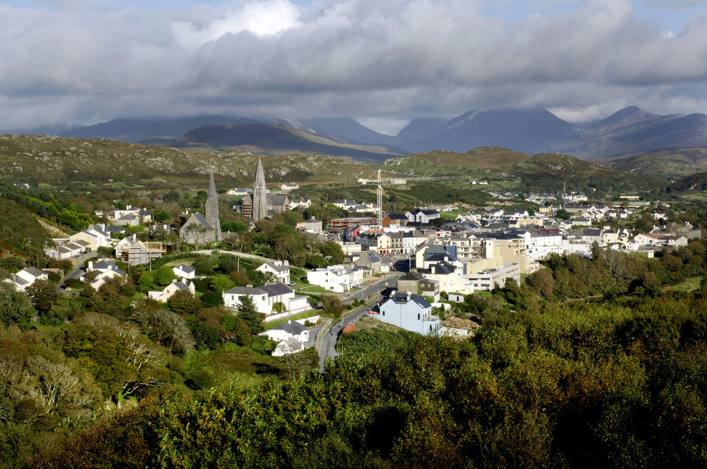 This image has an empty alt attribute; its file name is New-Clifden-Connemara.jpg